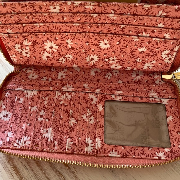 Michael Kors Wallet - Picture 3 of 5